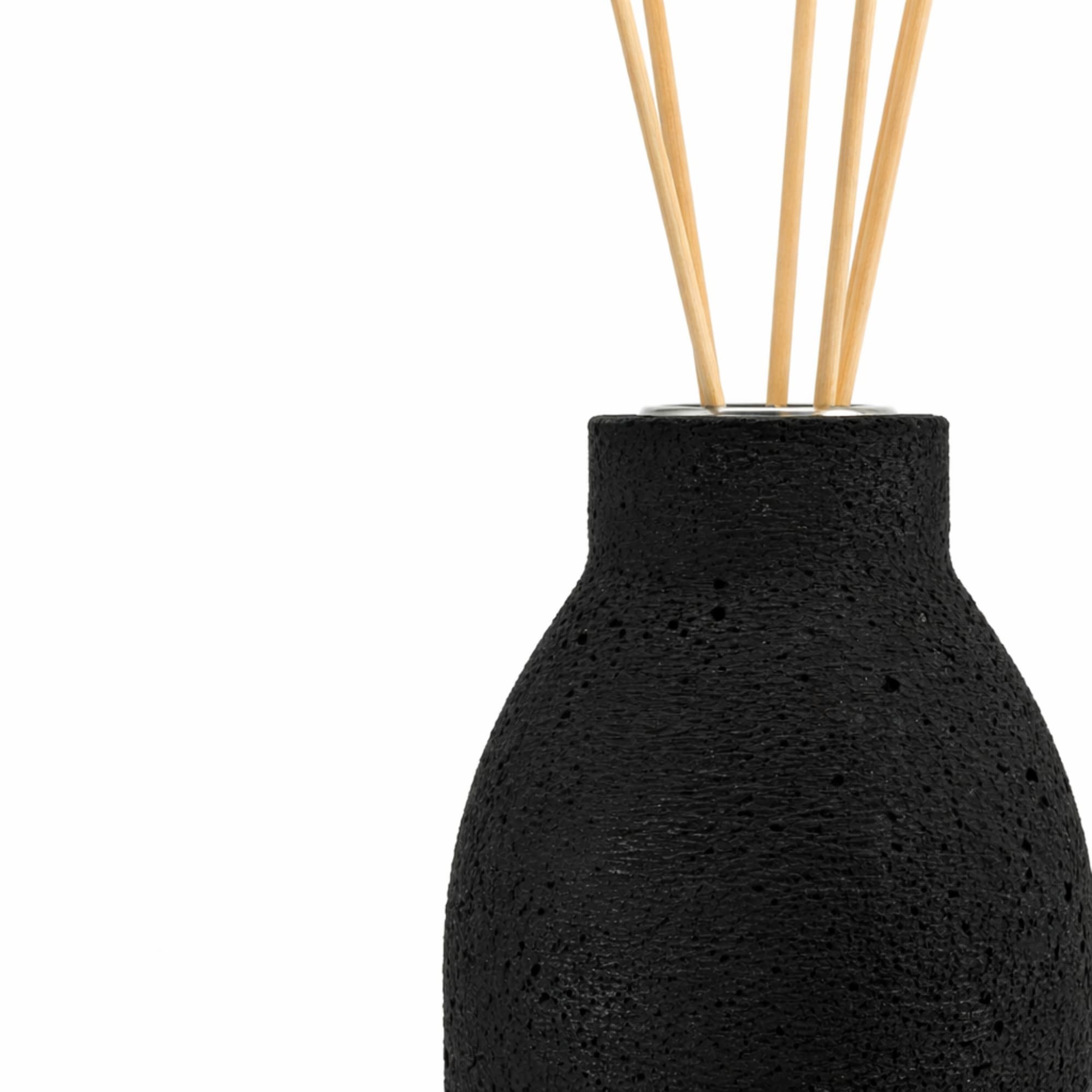 THE BLOOM Black Concrete Diffuser