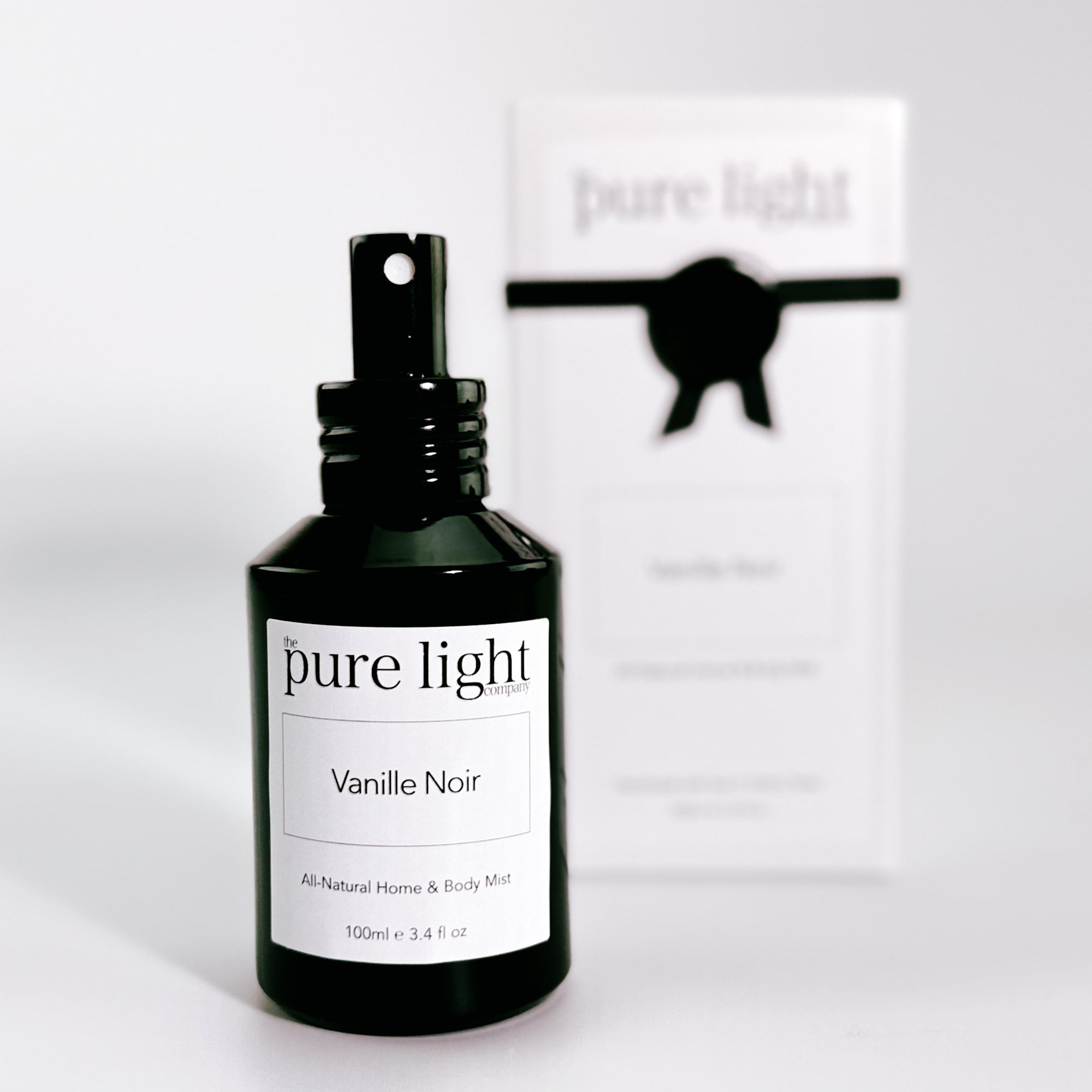 Black spray bottle labeled 'pure light Vanille Noir' on a white background
